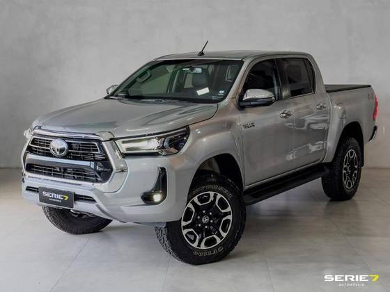 TOYOTA HILUX 2.8 D-4D TURBO DIESEL CD SRX 4X4 AUTOMÁTICO